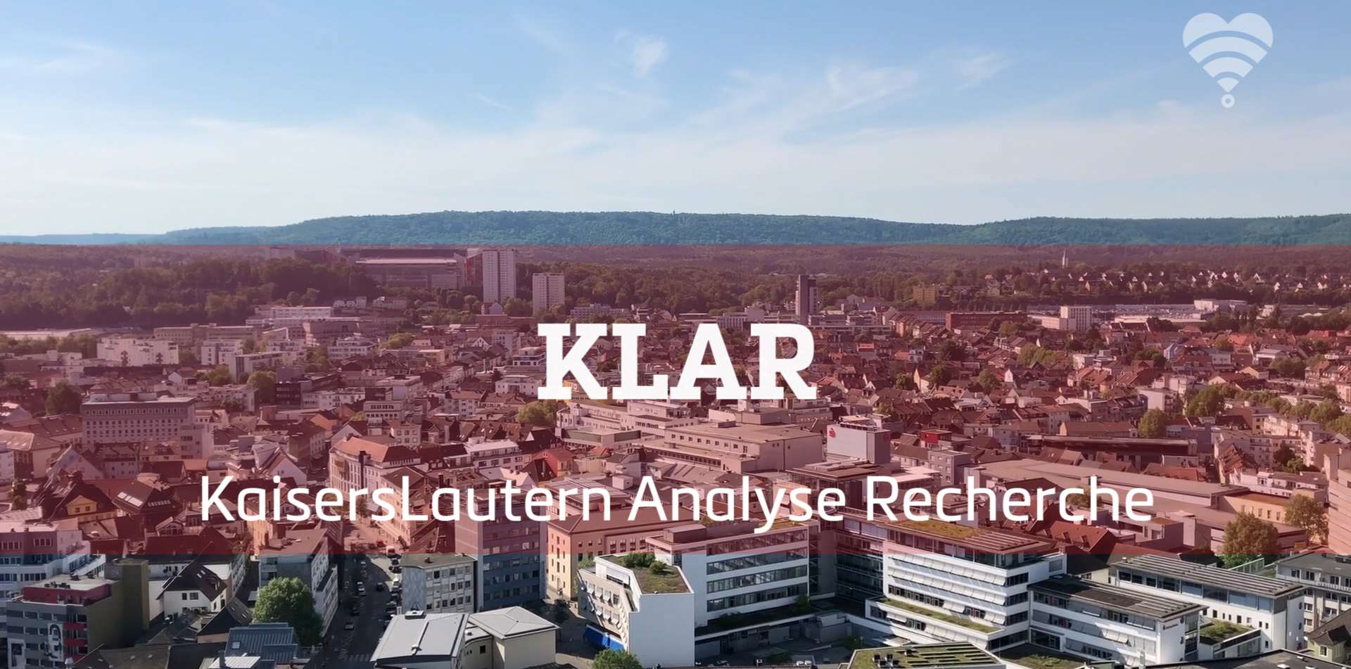 Stadtansicht von Kaiserslautern mit dem Text "Klar Kaiserslautern Analyse Recherche"