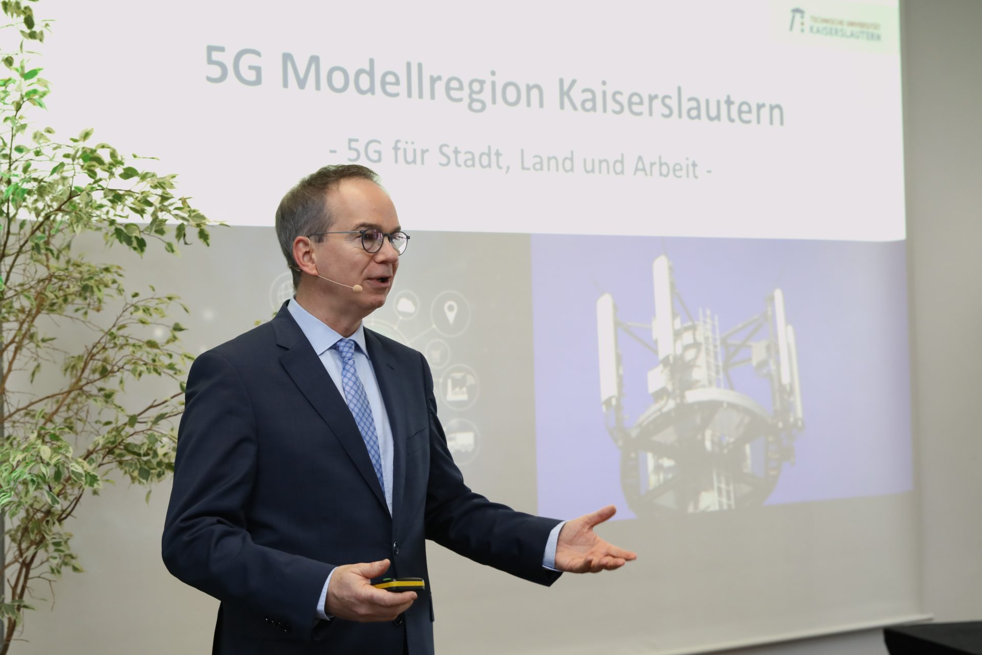 Prof. Dr. Hans D. Schotten spricht über die 5G Modellregion Kaiserslautern