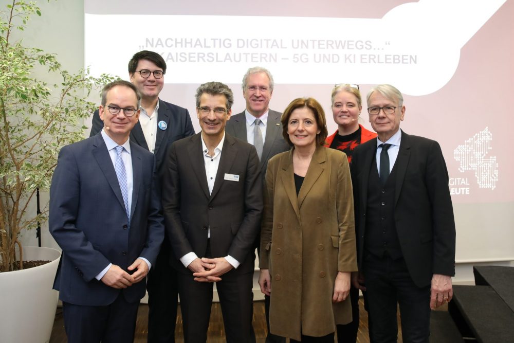 Prof. Dr. Hans Schotten (KI-Experte), Dr. Martin Verlage, Dr. Walter Olthoff (CFO DFKI), MP Malu Dreyer, Prof. Dr. Katharina Zweig (TU Kaiserslautern), OB Dr. Klaus Weichel