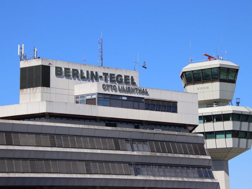 Terminal und Tower des Flughafens Berlin Tegel